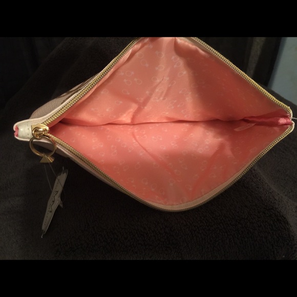 Engaged Clutch - Picture 2 of 3